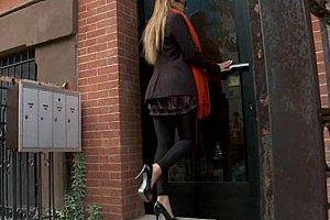 亚洲娇小人妻与黑人种公马